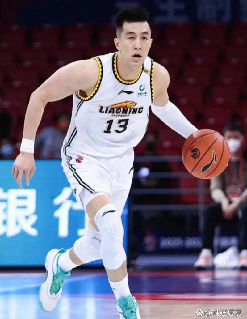 广州队鏖战灰熊，郭艾伦高光表现