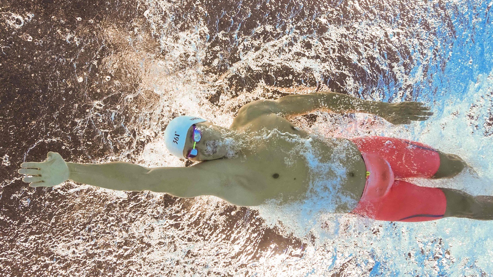 羽坛震撼夜，桃田贤斗独揽三局高光，日本队横扫韩国队创历史